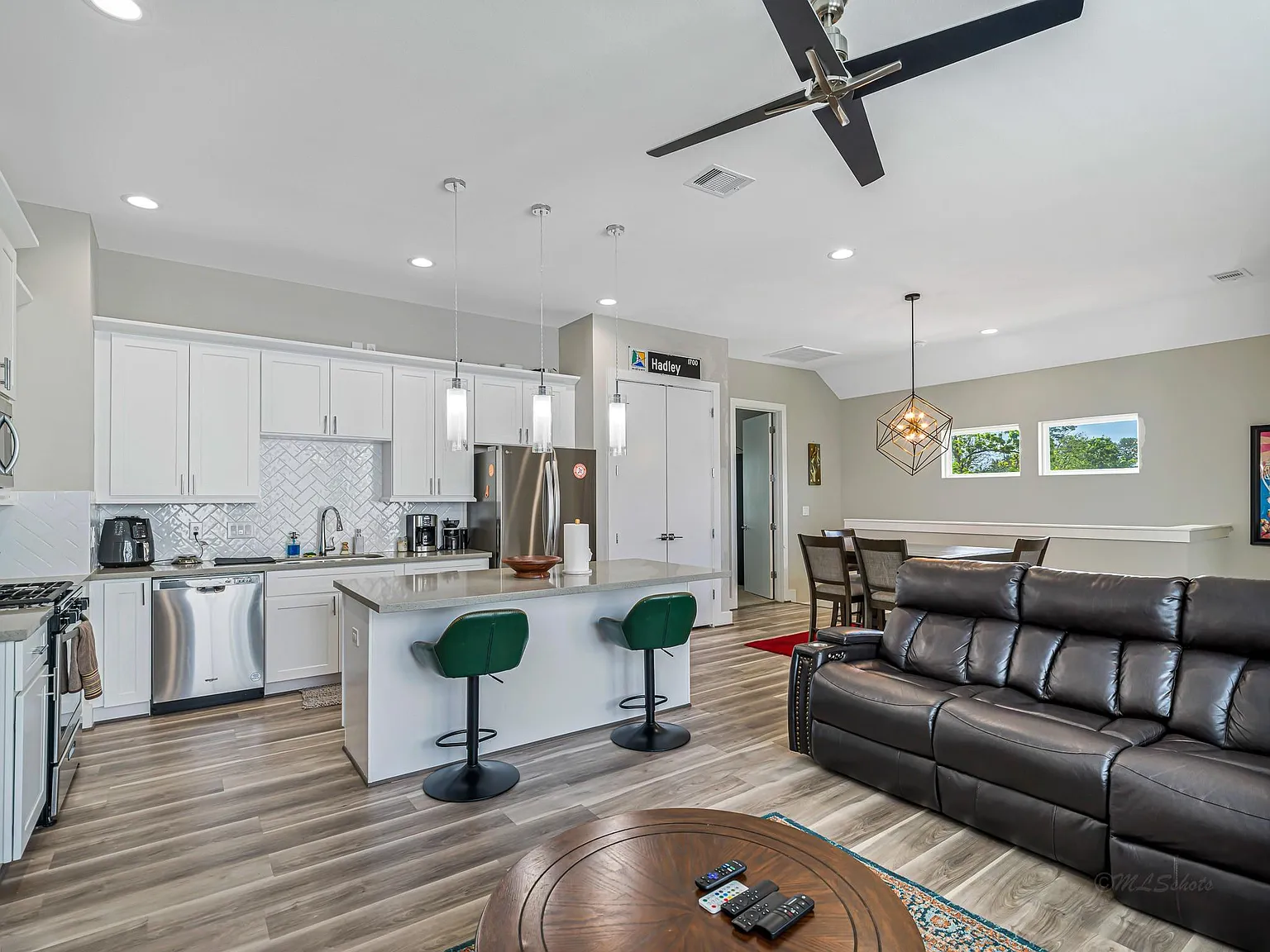 240 Julia St — Photo 1