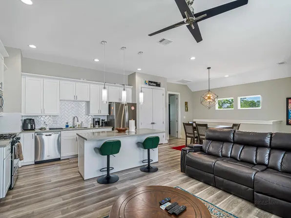 240 Julia St #A, Houston, TX 77022