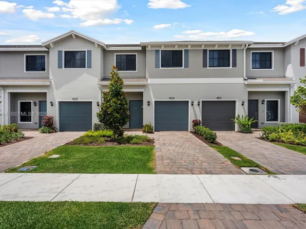 4825 Dillion St, Lake Worth, FL 33463