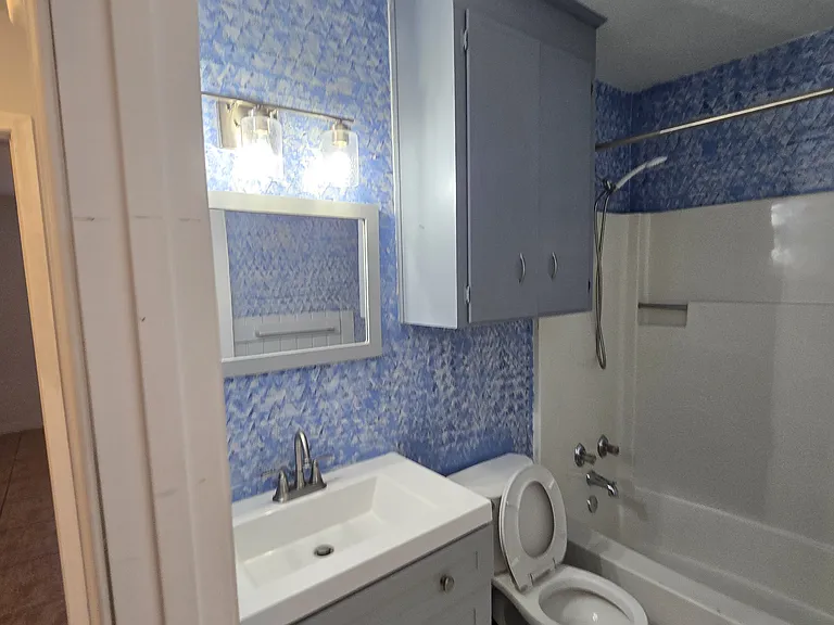 923 Bremen Ave #B — Photo 10