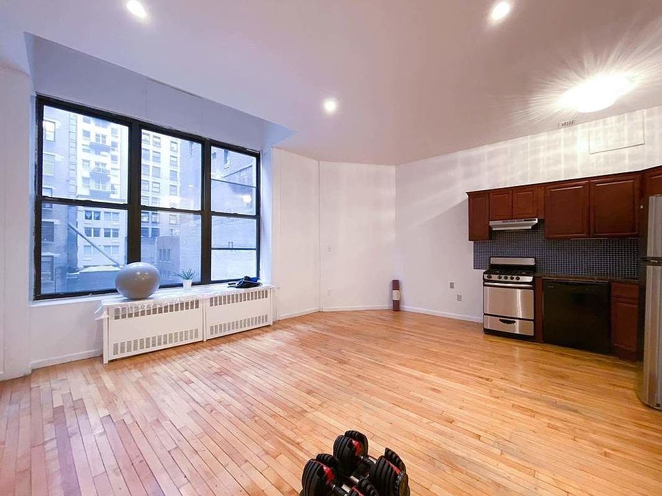 1st image of 11 Maiden Ln APT 3A