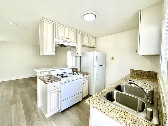 3rd image of 115-127 E Connecticut Ave #127-B