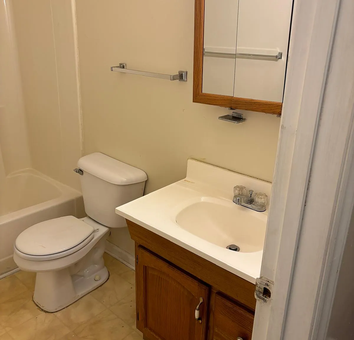 2 bed, $1,050 — Photo 2