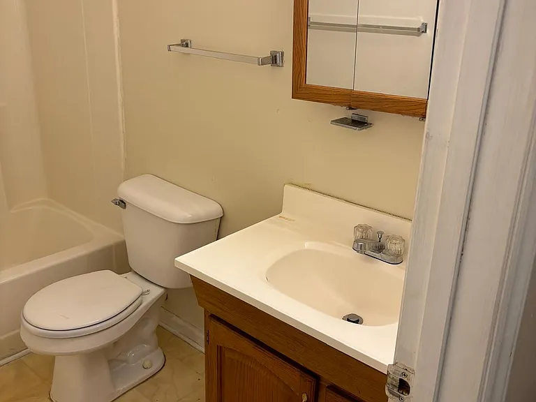 107 W James St #A — Photo 2
