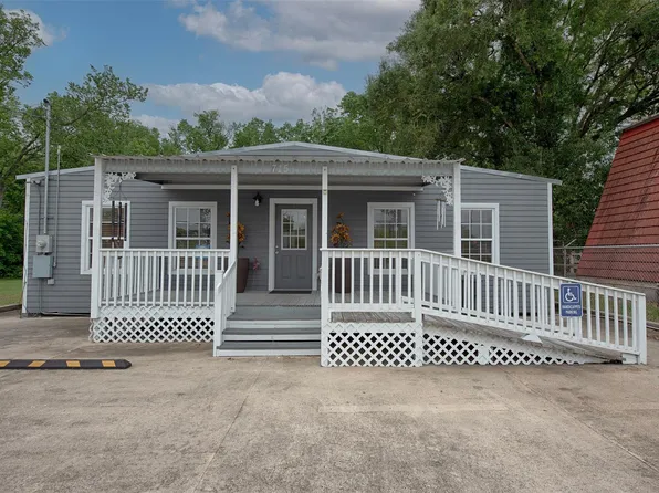 715 Grand Ave, Bacliff, TX 77518