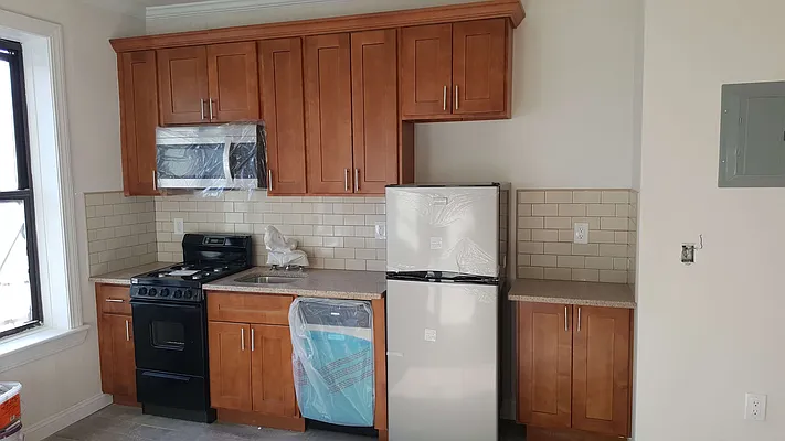 Rented by Smart NY Realty LLC | media 2