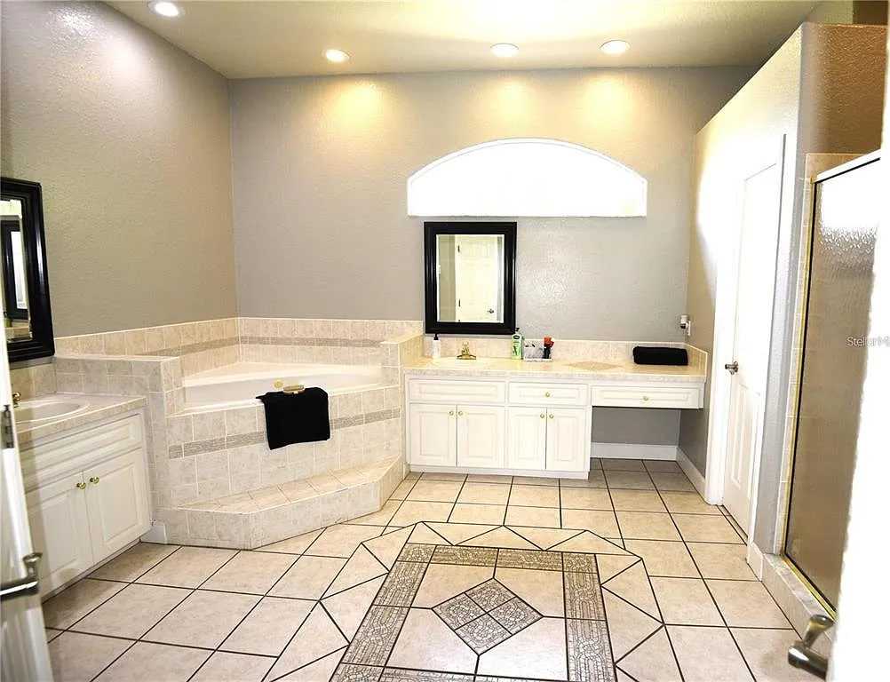 3 bed, 3.0 bath, 2266 sqft, $4,500 — Photo 4