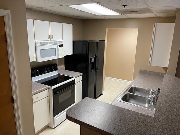 3rd image of 952 Georgia Ave #G10