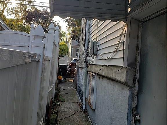 3rd image of 4156 Gunther Ave
