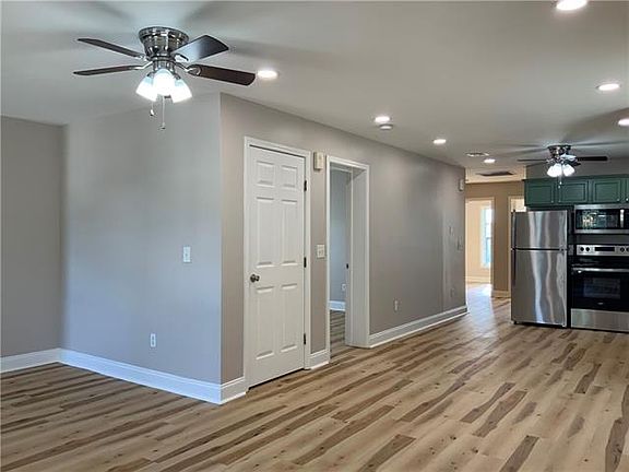 3rd image of 4312 Banks St