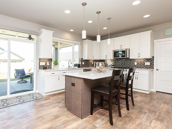 5th image of 24629 E Domrese Ave