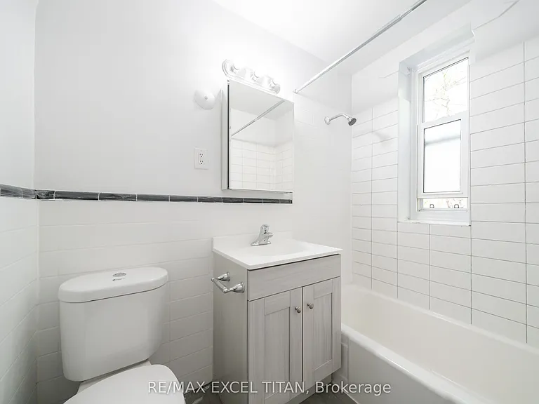 8 Mallory Gdns #24 — Photo 10