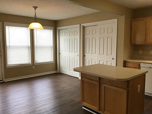 4th image of 5581 Windsor Ct