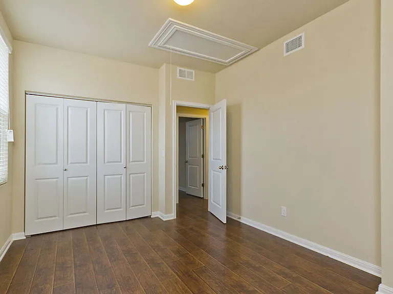 335 Rachel St — Photo 23