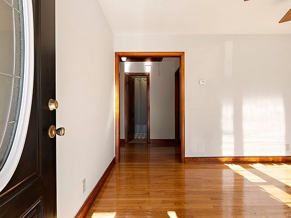 5th image of 2613 Pickett St