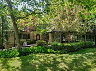 933 Juneau Dr, Fontana, WI 53125