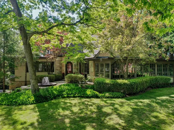 933 Juneau DRIVE, Fontana, WI 53125