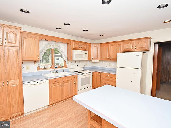 4th image of 5921 Cumberland Dr