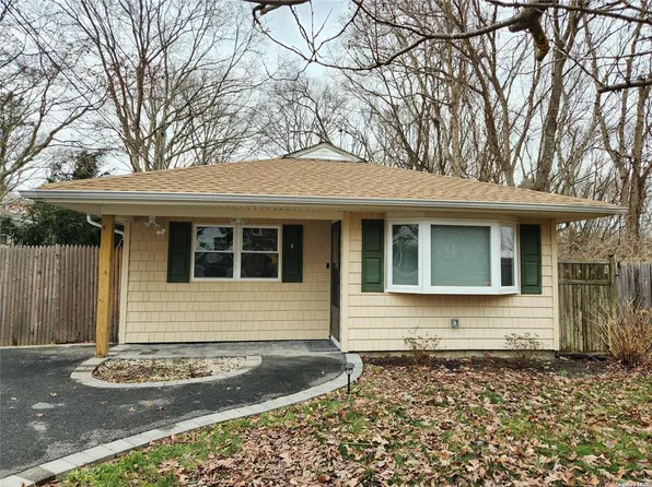 101 Grand Avenue, Shirley, NY 11967