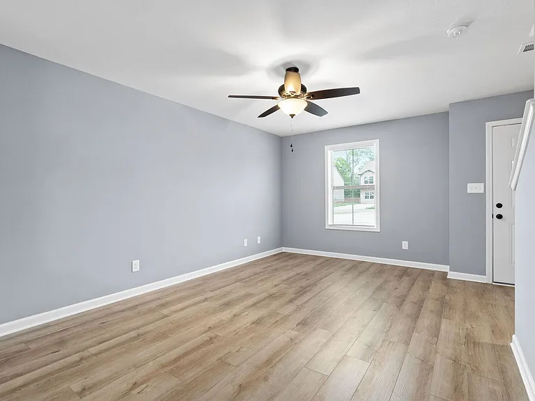 288 Smithson Ln — Photo 5