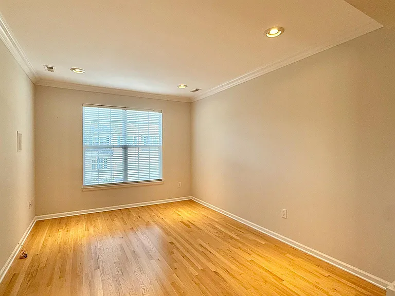 40 Truman Ave — Photo 7