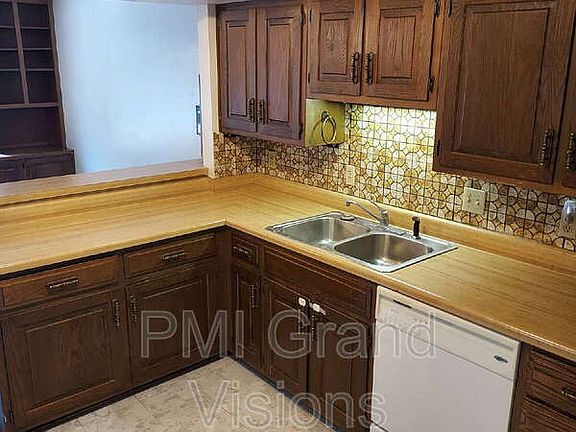 3rd image of 351 Southland Dr APT 7-7/10