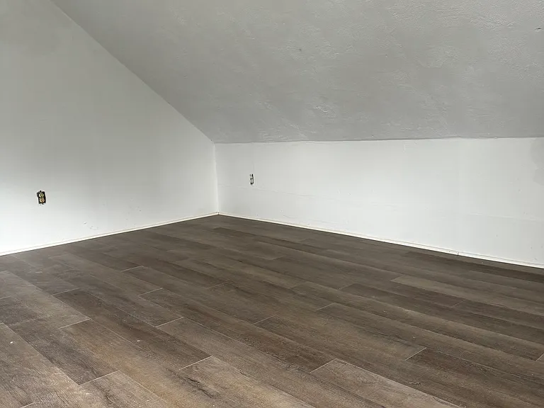 37 E Court St #2 — Photo 10