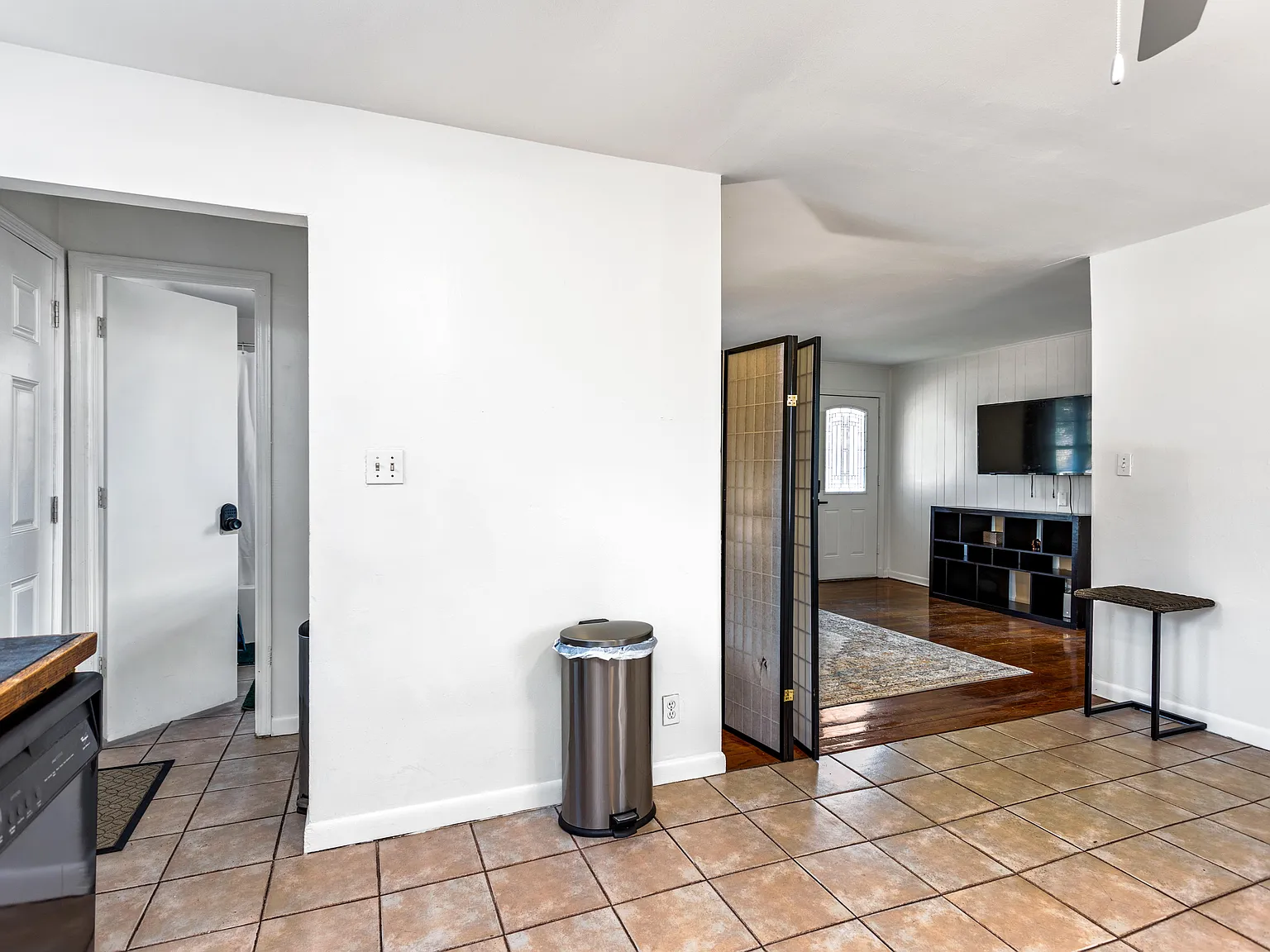 3 bed, 2.0 bath, 1025 sqft, $1,057 — Photo 4