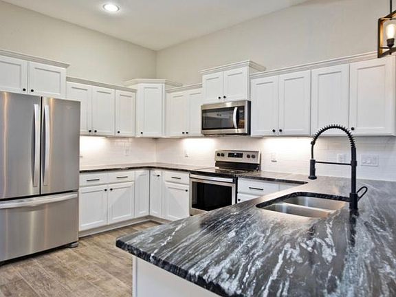 5th image of 2720 SW Parnell Dr #1