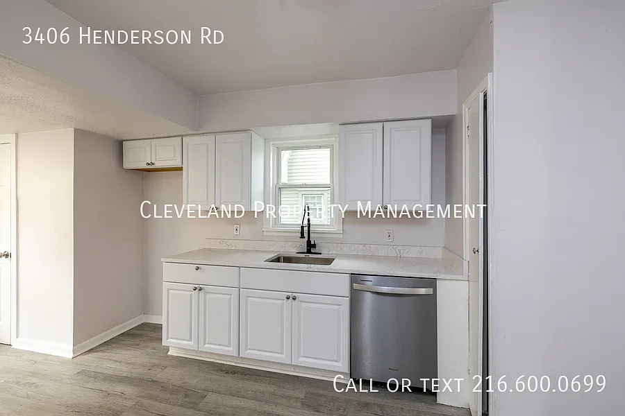 Renovated 4 bedroom in Cleveland Hts. — Photo 3