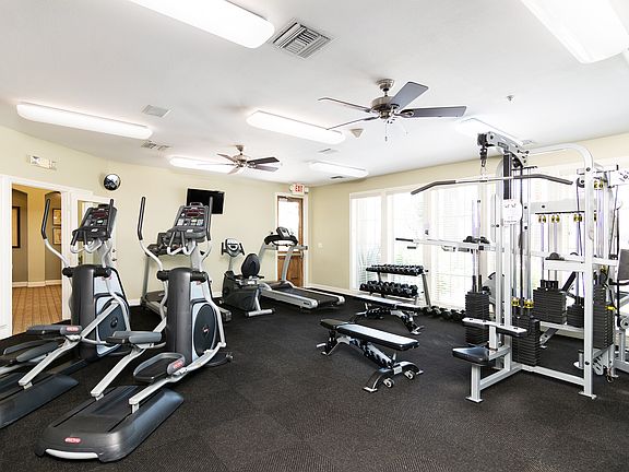 24/7 fitness center