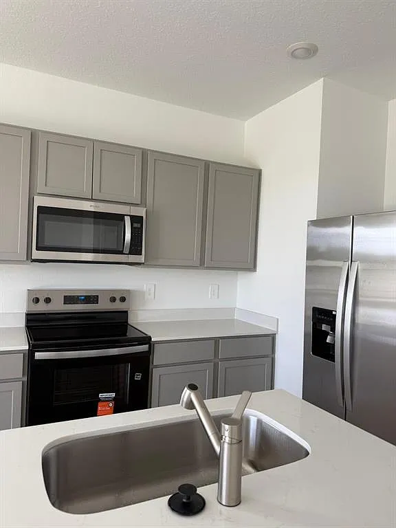 3 bed, 2.5 bath, 1724 sqft, $2,195 — Photo 4