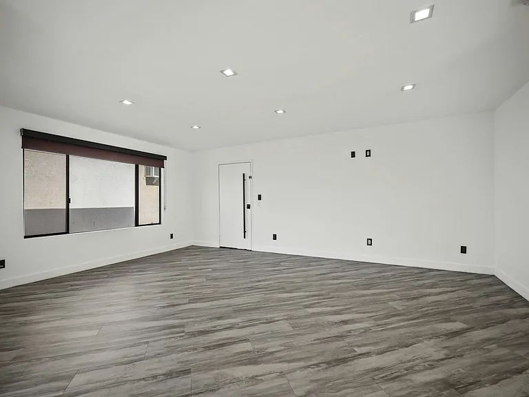 955 N Oxford Ave #5 — Photo 7