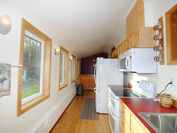 5th image of 1000 Daisy Dr