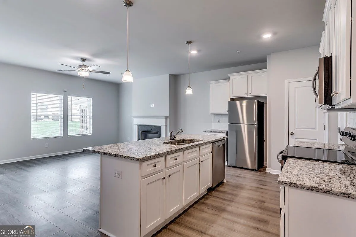 3 bed, 2.5 bath, 1600 sqft, $2,350 — Photo 4