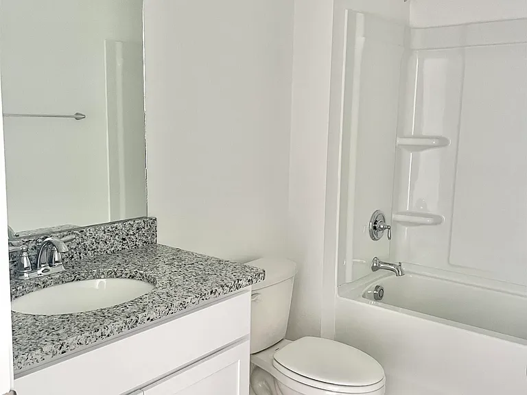428 Winters Ave — Photo 5