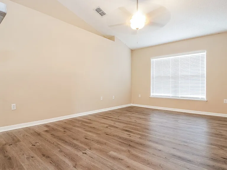 14017 Tudor St — Photo 3
