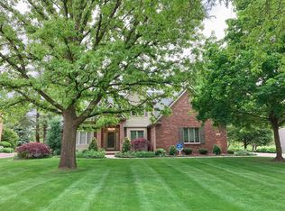 5060 Oak Tree Ct, Ann Arbor, MI 48108