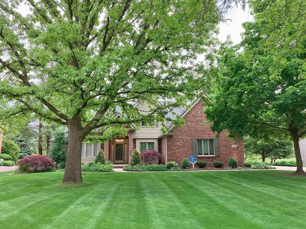 5060 Oak Tree Ct, Ann Arbor, MI 48108