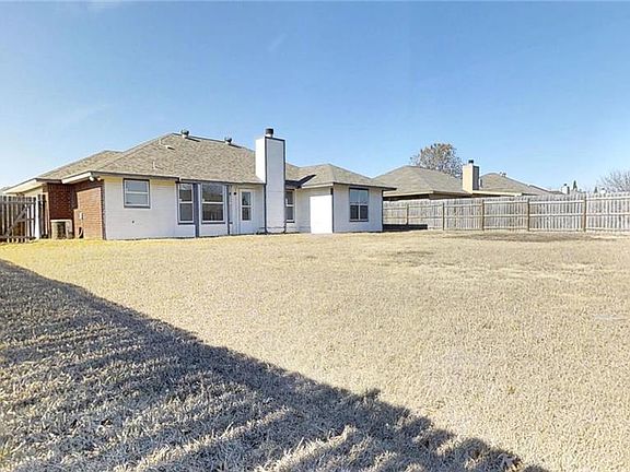 3rd image of 3614 Julia Ln