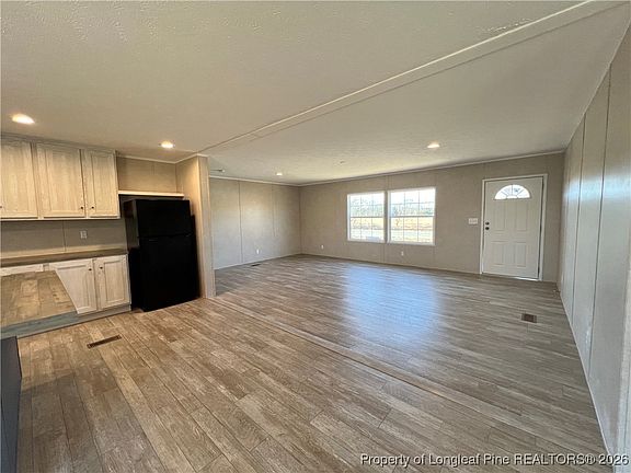 3rd image of 801 Horseshoe Rd