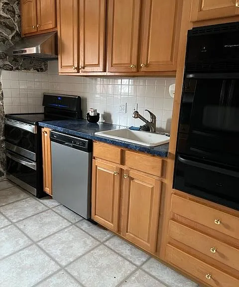 1114 W Oxford St — Photo 2