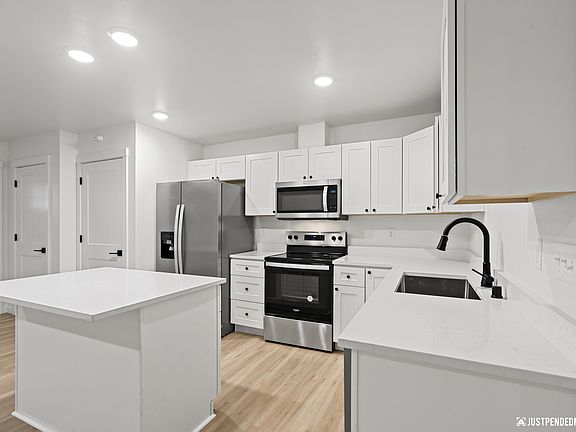 5th image of 12348 Lake St