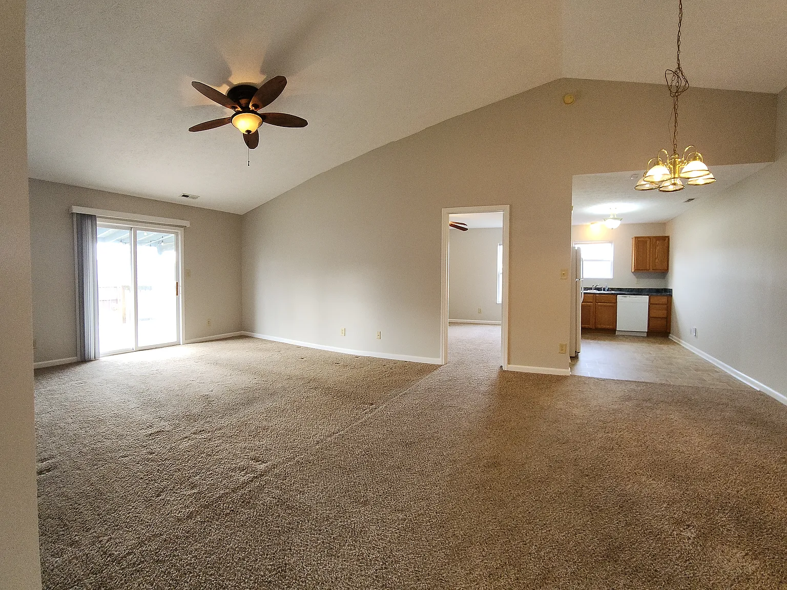 4 bed, 1271 sqft, $1,825 — Photo 4