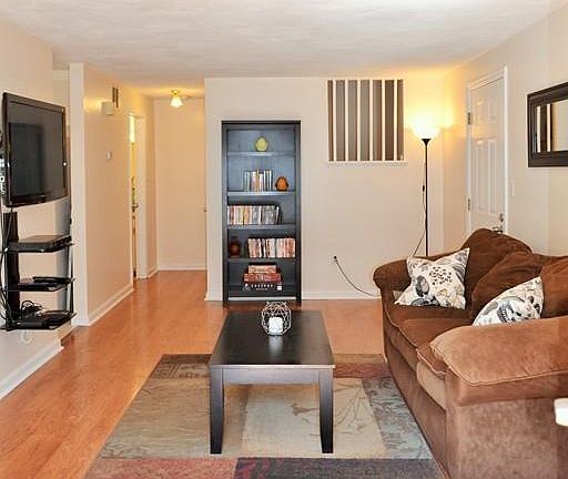 3rd image of 47 Casablanca Ct