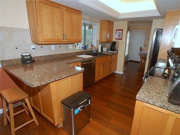 5th image of 2274 Wilshire Dr