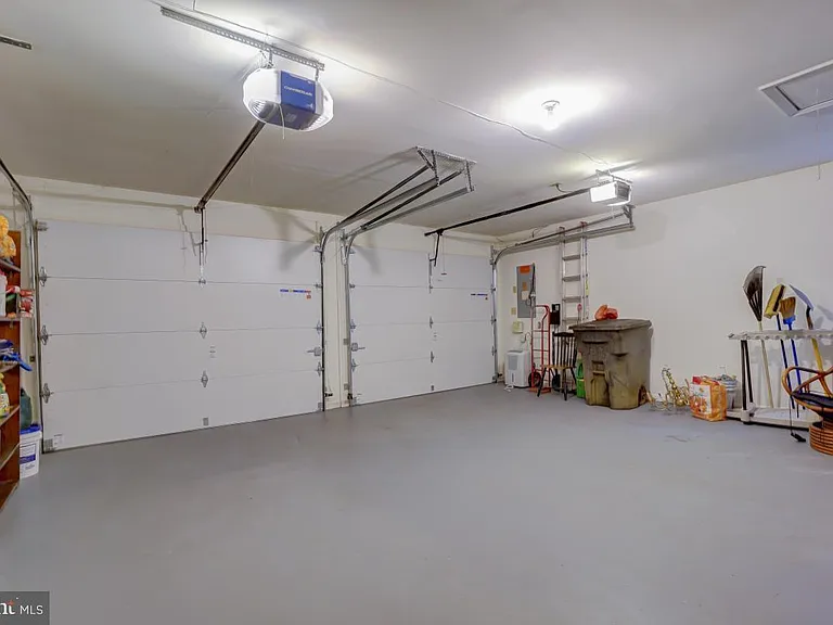 9548 Fox Hollow Dr — Photo 39