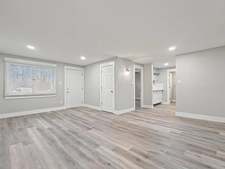 3910 Sleepy Hollow Ln #3910 — Photo 9