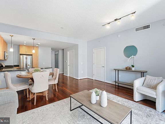 5th image of 820 N Pollard St APT 512