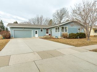 2402 Winchester Dr, Bismarck, ND 58503